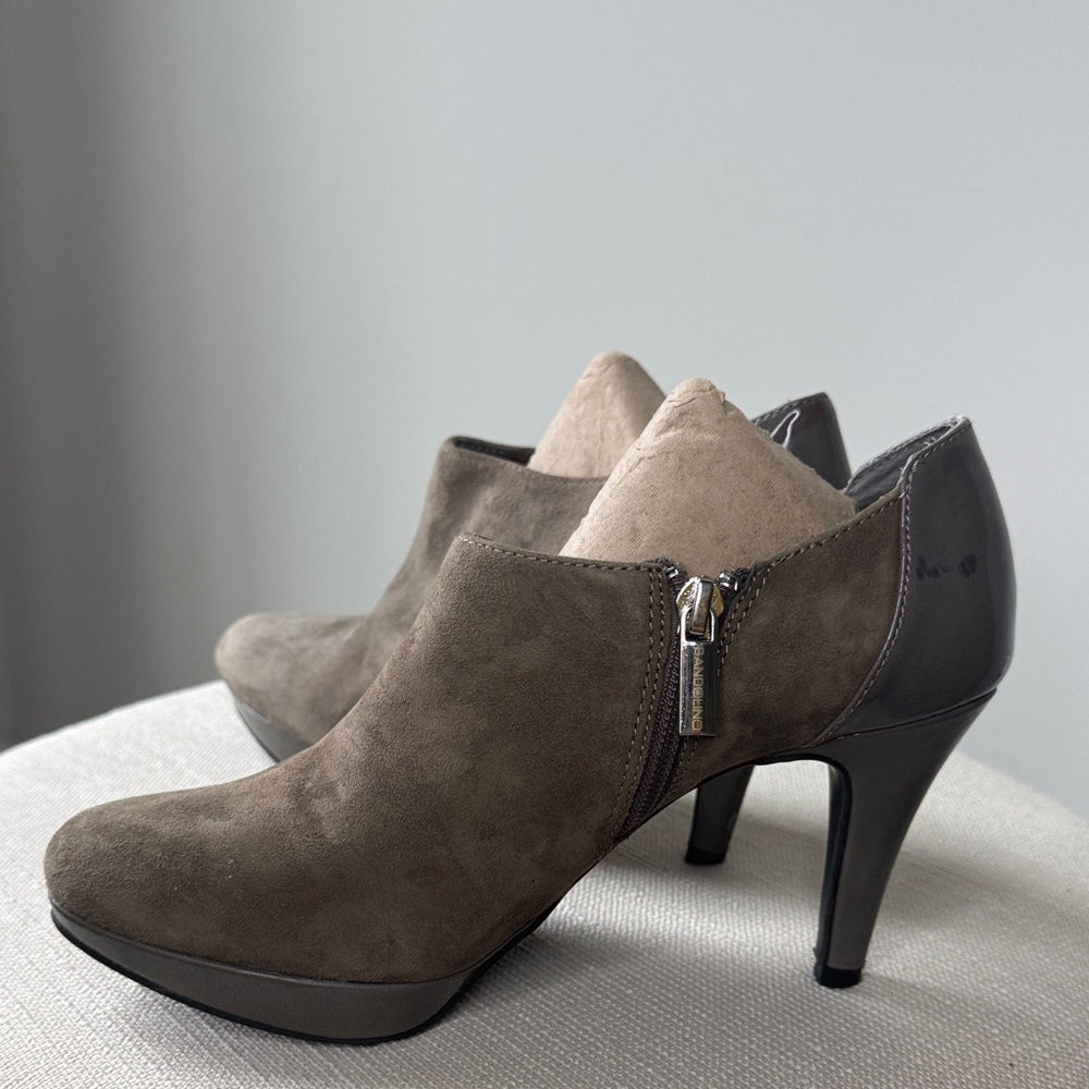 Bandolino Booties Suede Taupe&Dark Almond Patent Leather Heels.Ankle Boots 0151